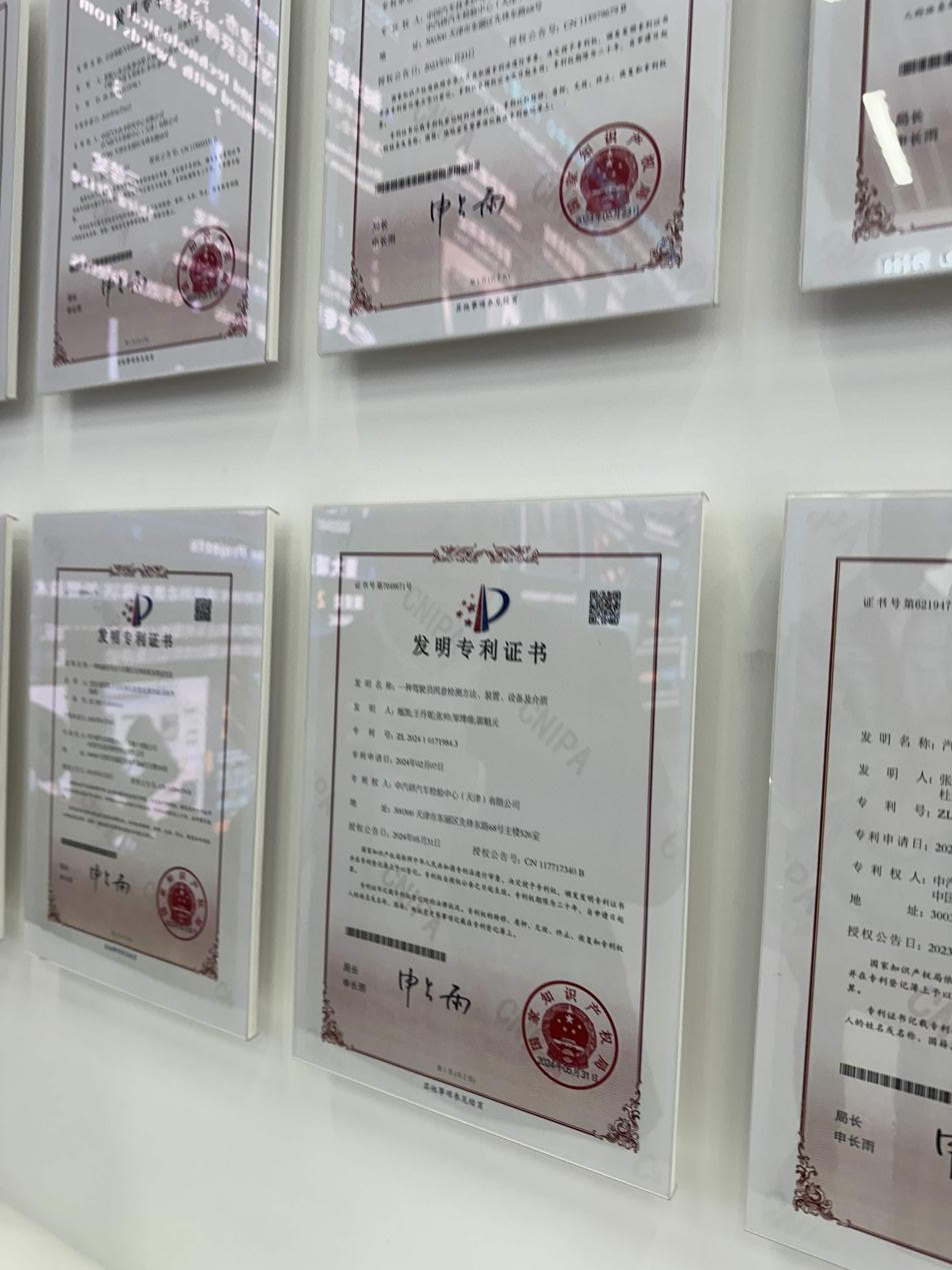 汽车测试员如何给智能网联汽车“把脉问诊”？电子pg新质生产力 职业新观察丨智能网联(图2)