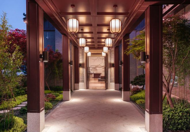 务”双重赋能精准契合高端酒店消费趋势pg电子模拟器凤颐酒店：以“文化+服