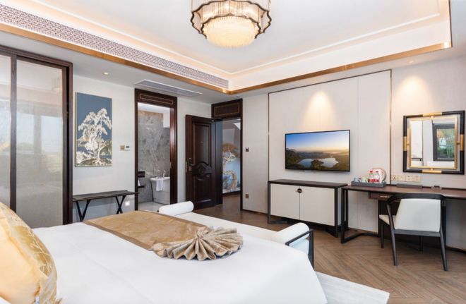 务”双重赋能精准契合高端酒店消费趋势pg电子模拟器凤颐酒店：以“文化+服(图2)